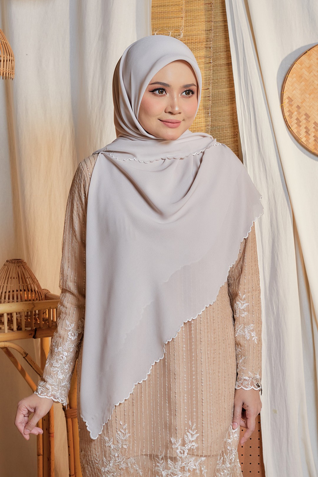 Bawal Sulam Taupe Brown