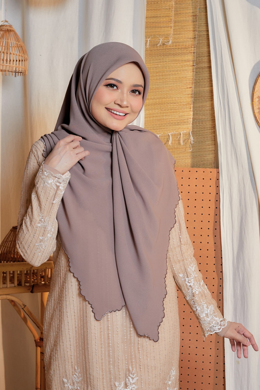 Bawal Sulam Floral White