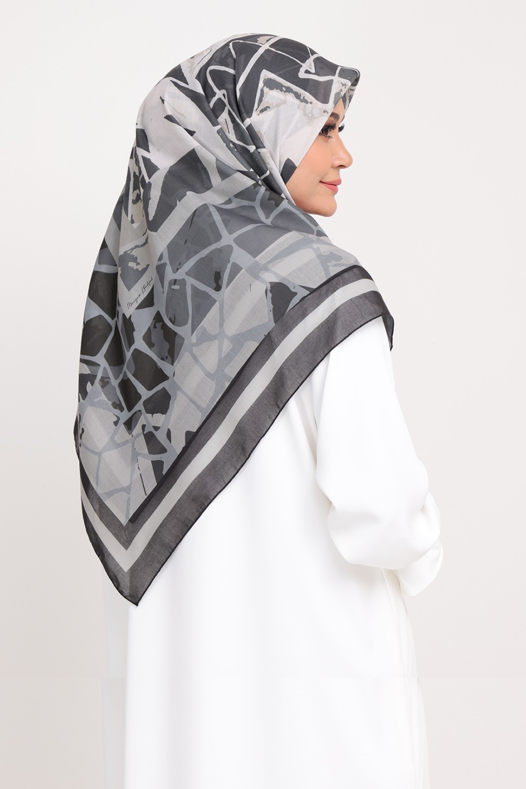 Bawal Printed Madera Silky Black