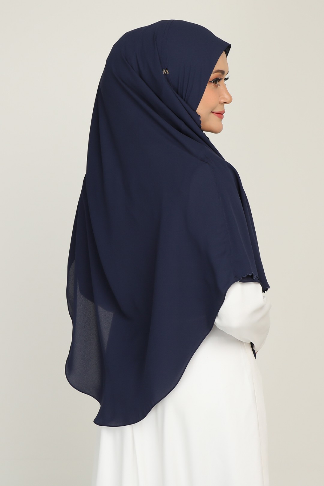 Umma Shawl Sulam Dark Yale