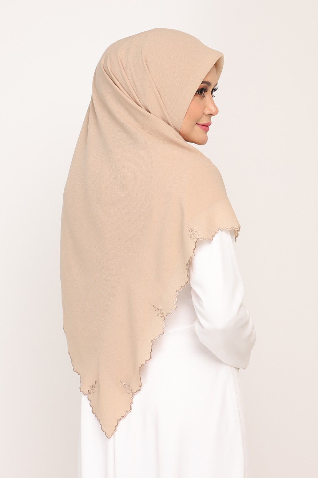 Bawal Sulam Fawn Cream