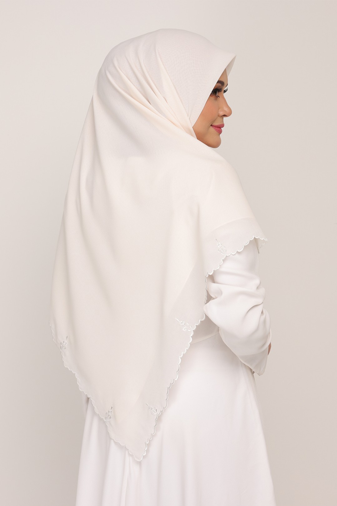 Bawal Sulam Floral White