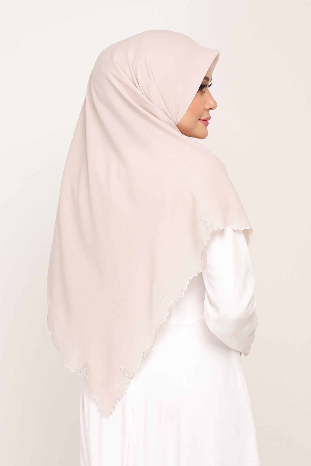 Bawal Sulam Ivory Pearl