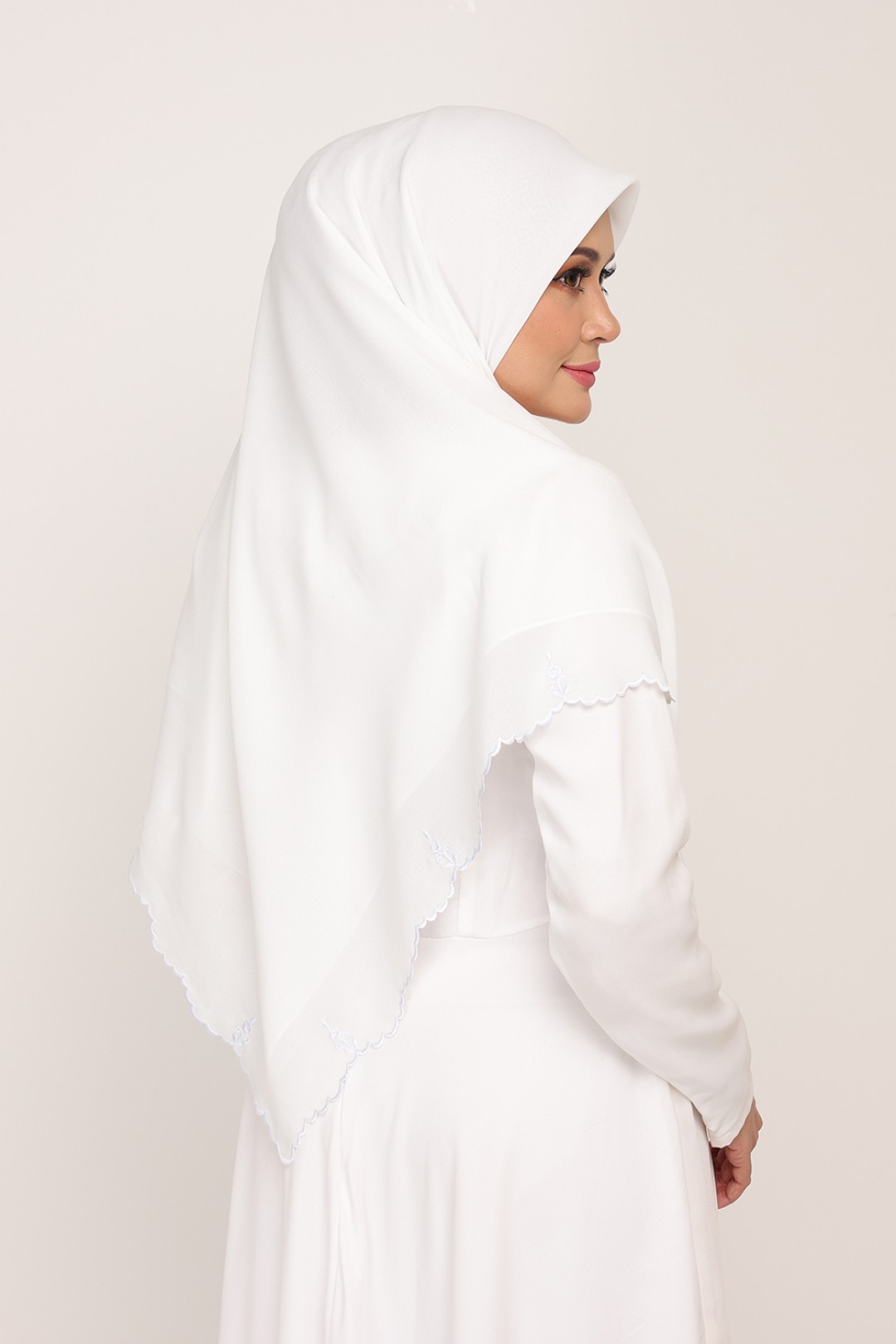 Bawal Sulam Salty White