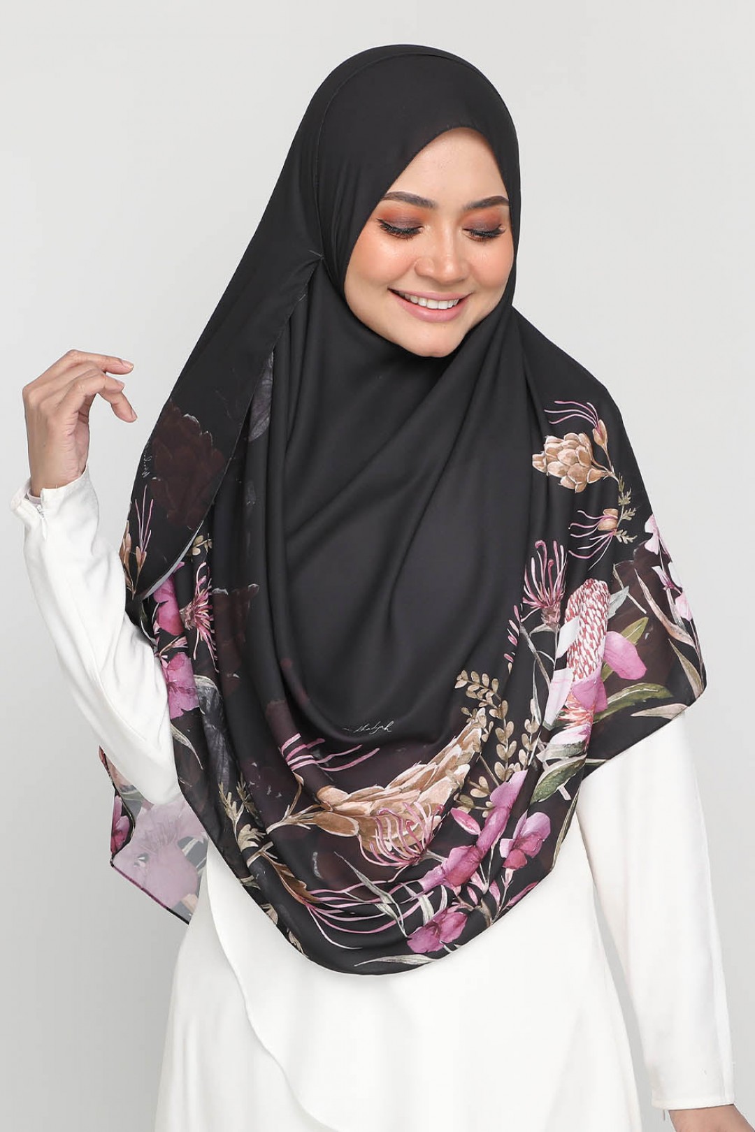 As-Is Instant Mega Printed Shambania Rich Black