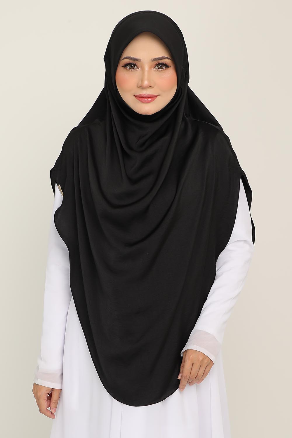 Umma Awning Crumple Black Coat